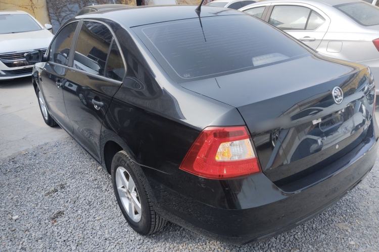 Used Skoda Rapid 2015 1.6L Manual Le Xuan Model Exterior 2
