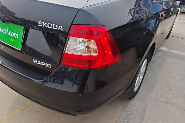 Used Skoda Rapid 2015 1.4L Manual Enjoyment Model Exterior 3