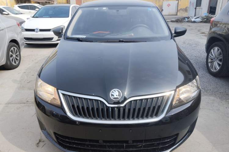 Used Skoda Rapid 2015 1.6L Manual Le Xuan Model Front