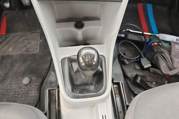 Used Skoda Rapid 2015 1.4L Manual Enjoyment Model Gear Lever