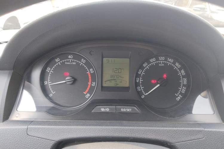 Used Skoda Rapid 2015 1.6L Manual Le Xuan Model Instrument Cluster