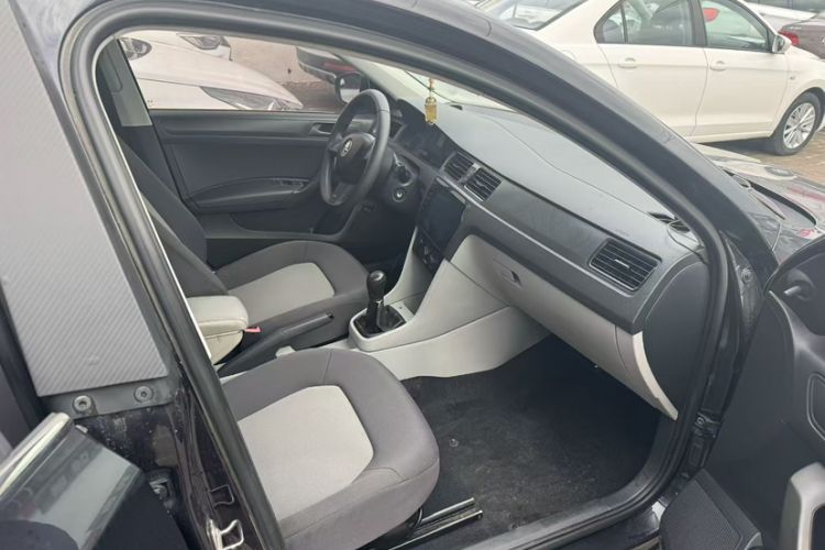 Used Skoda Rapid 2015 1.4L Manual Enjoyment Model Interior 4