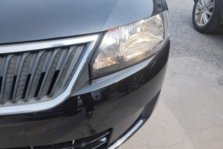 Used Skoda Rapid 2015 1.6L Manual Le Xuan Model Left Front Headlight