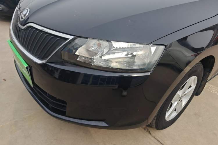 Used Skoda Rapid 2015 1.4L Manual Enjoyment Model Left Front Headlight