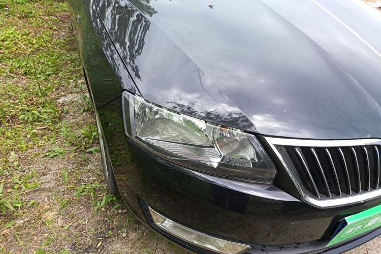 Used Skoda Rapid 2015 1.6L Automatic Smart Selection Model Right Front Headlight