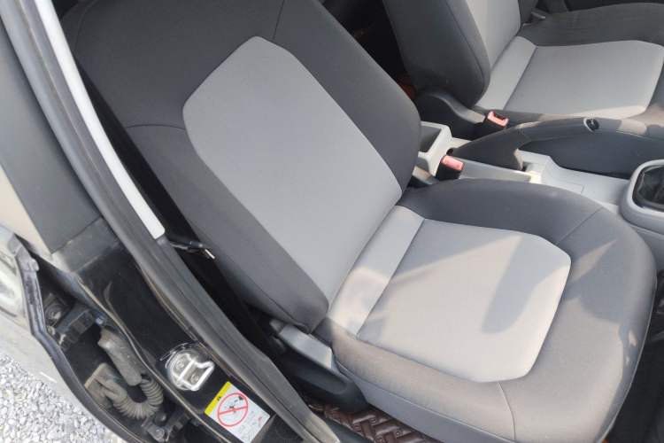 Used Skoda Rapid 2015 1.6L Manual Le Xuan Model Right Front Seat