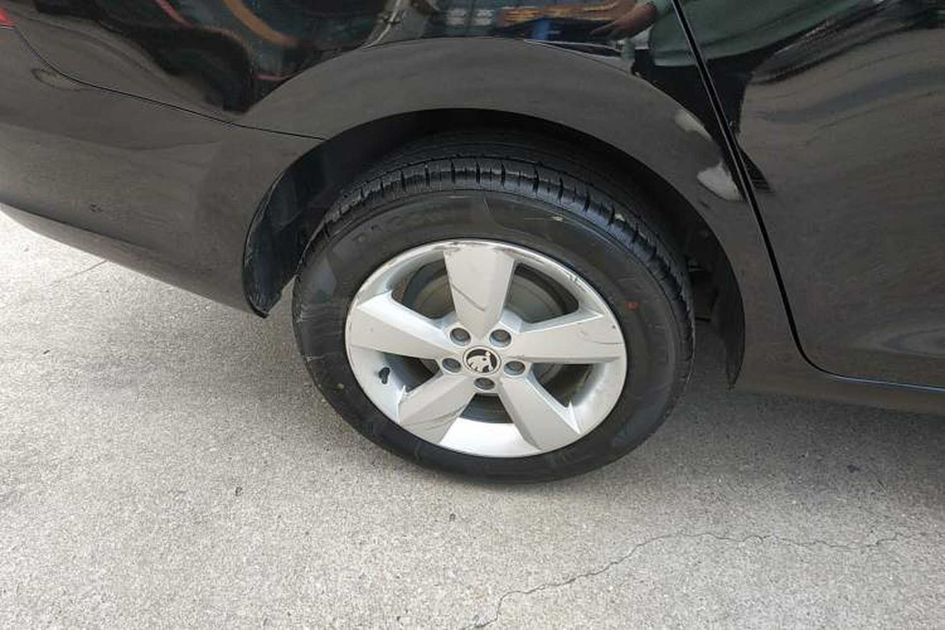 Used Skoda Rapid 2015 1.6L Manual Smart Selection Model Right Rear Wheel Hub