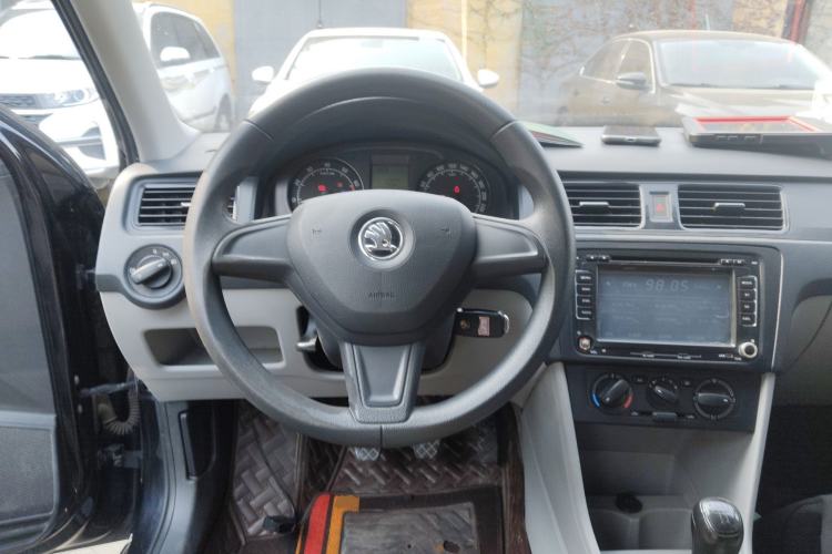 Used Skoda Rapid 2015 1.6L Manual Le Xuan Model Steering Wheel