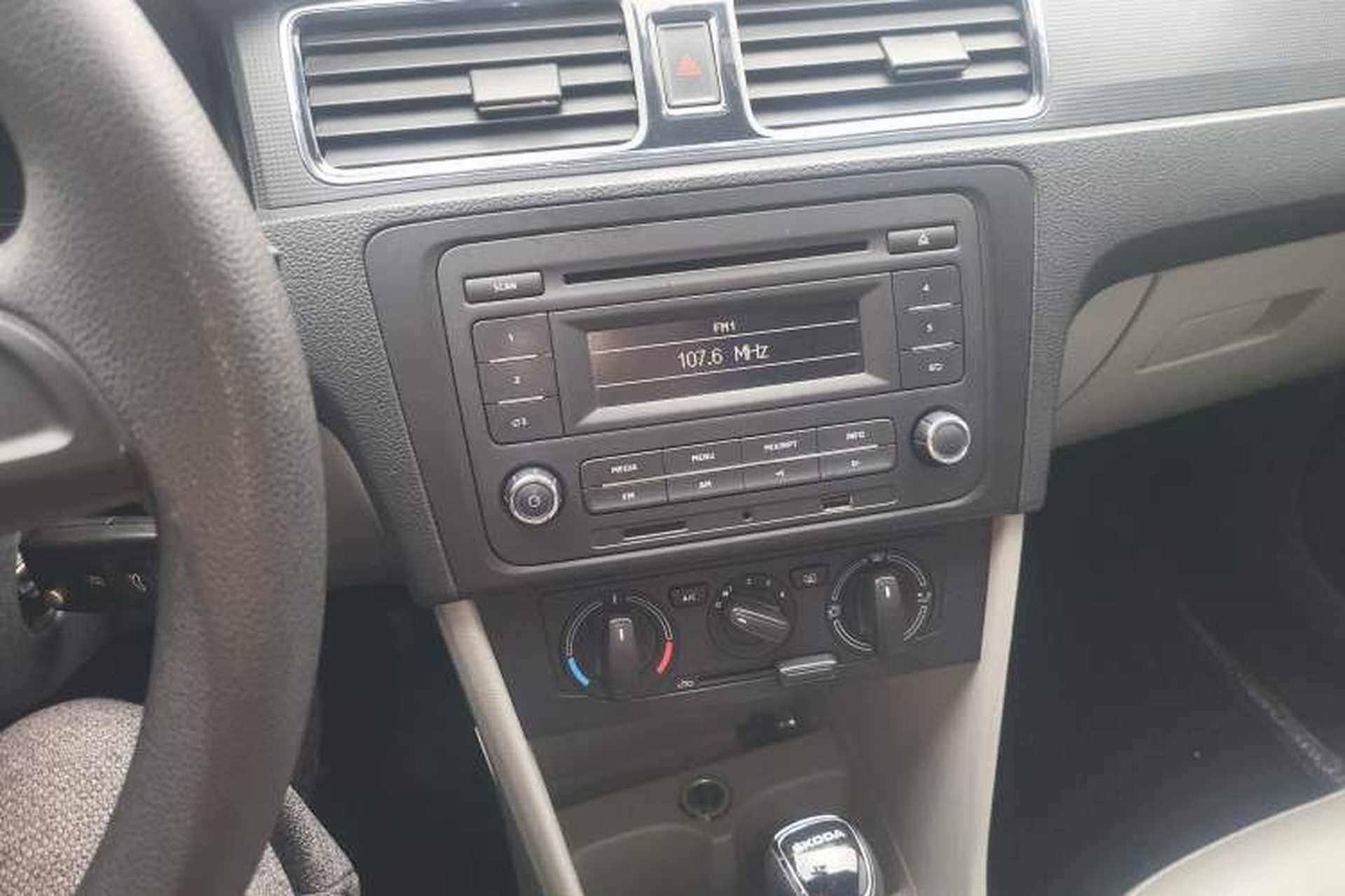Used Skoda Rapid 2015 1.6L Automatic Smart Selection Model Audio And AC Panel