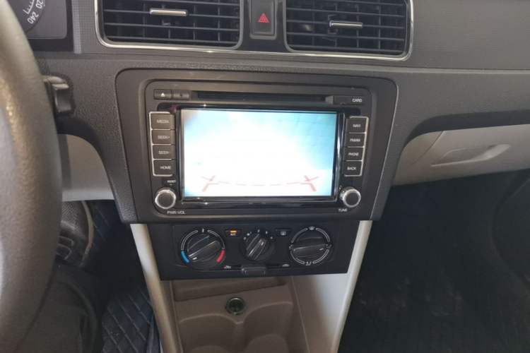 Used Skoda Rapid 2015 1.6L Automatic Smart Selection Model Audio And AC Panel