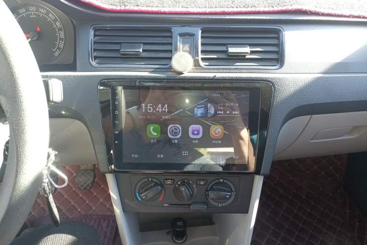 Used Skoda Rapid 2015 1.4L Manual Enjoyment Model Audio And AC Panel
