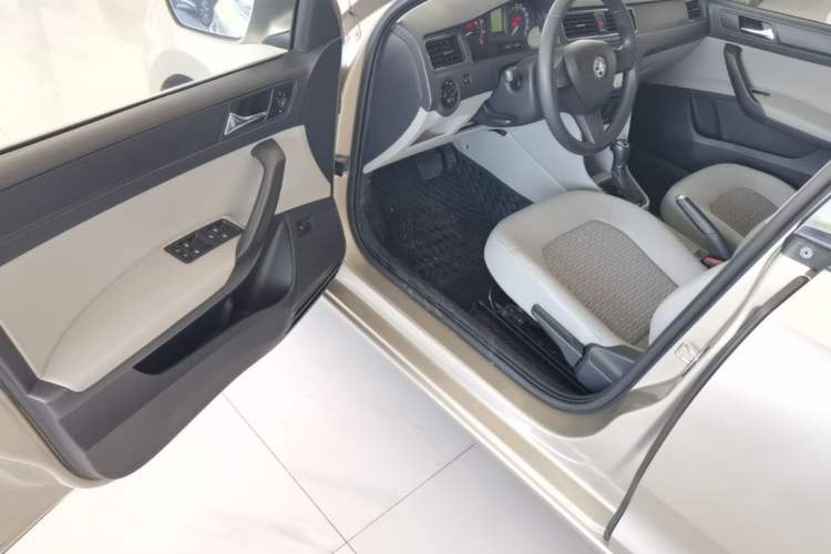 Used Skoda Rapid 2015 1.6L Automatic Smart Selection Model Driver Seat