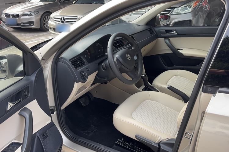 Used Skoda Rapid 2015 1.6L Automatic Smart Selection Model Driver Seat