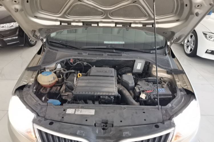 Used Skoda Rapid 2015 1.6L Automatic Smart Selection Model Engine Bay