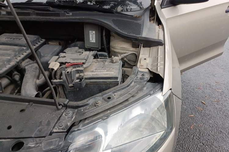 Used Skoda Rapid 2015 1.6L Automatic Enjoyment Selection Model Engine Bay Left