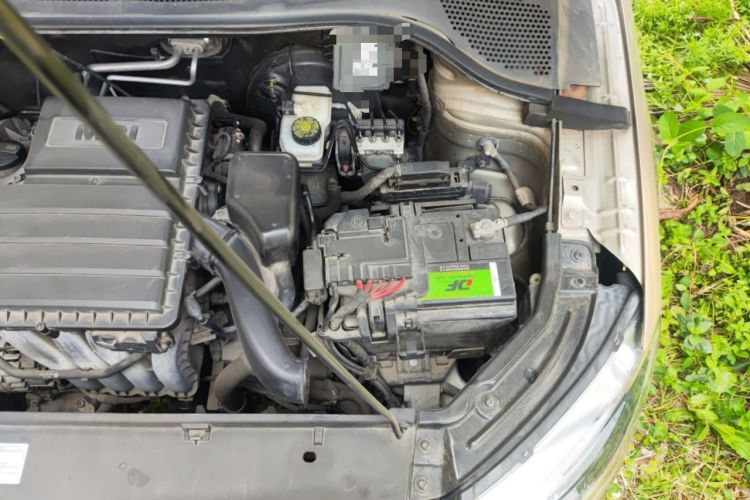 Used Skoda Rapid 2015 1.6L Automatic Smart Selection Model Engine Bay Left