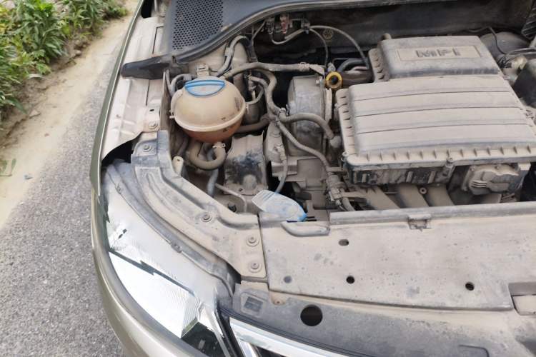 Used Skoda Rapid 2015 1.6L Manual Preferred Model Engine Bay Right