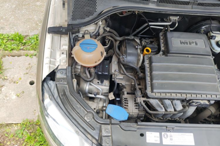 Used Skoda Rapid 2015 1.6L Automatic Smart Selection Model Engine Bay Right