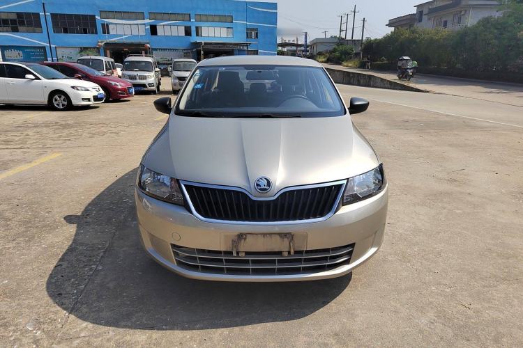 Used Skoda Rapid 2015 1.6L Manual Le Xuan Model Exterior 1