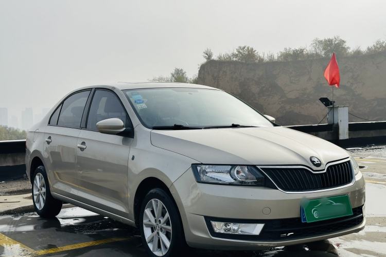 Used Skoda Rapid 2015 1.6L Automatic Smart Selection Model Exterior 2