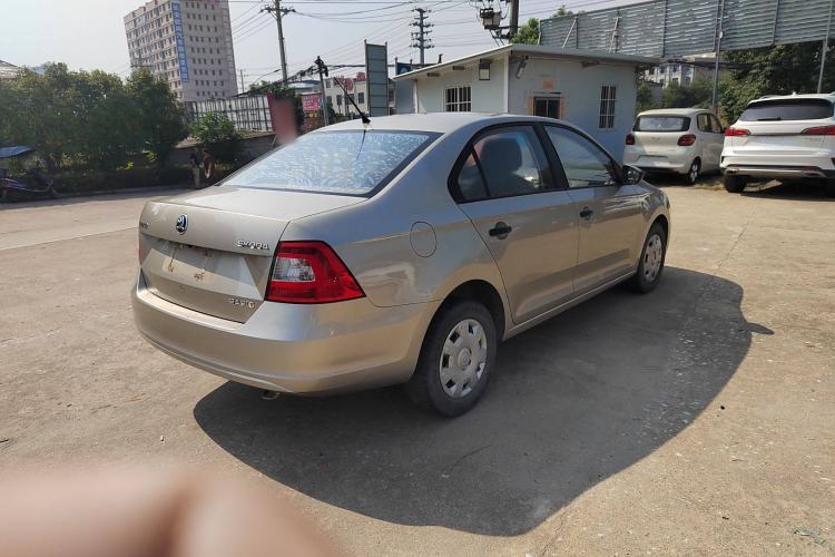 Used Skoda Rapid 2015 1.6L Manual Le Xuan Model Exterior 3