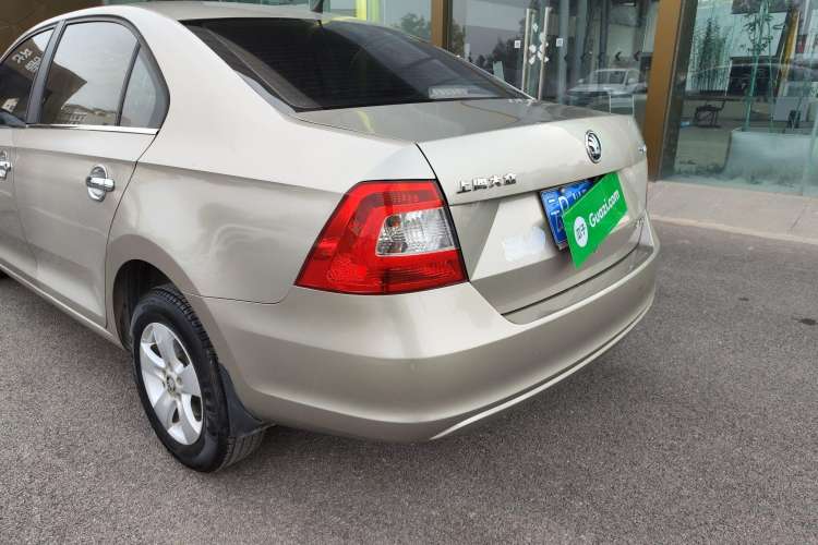 Used Skoda Rapid 2015 1.4L Manual Enjoyment Model Exterior 4