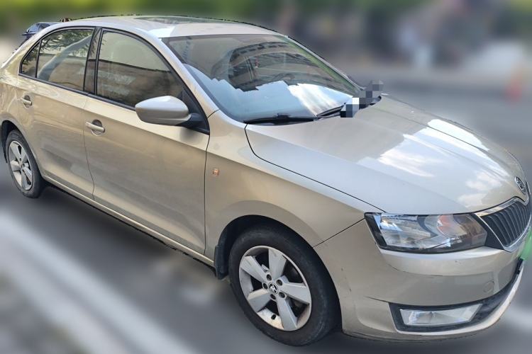 Used Skoda Rapid 2015 1.6L Automatic Smart Selection Model Front Right 45 Deg
