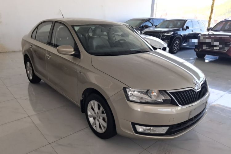Used Skoda Rapid 2015 1.6L Automatic Smart Selection Model Front Right 45 Deg