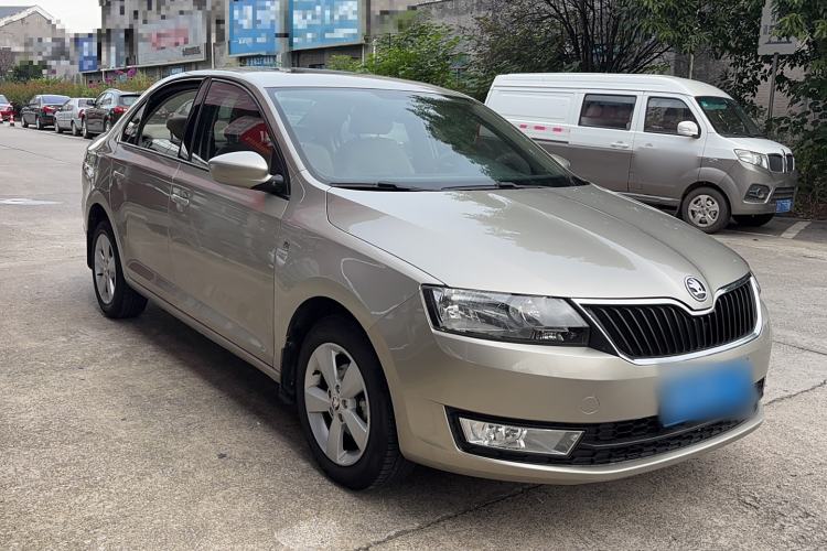 Used Skoda Rapid 2015 1.6L Automatic Smart Selection Model Front Right 45 Deg