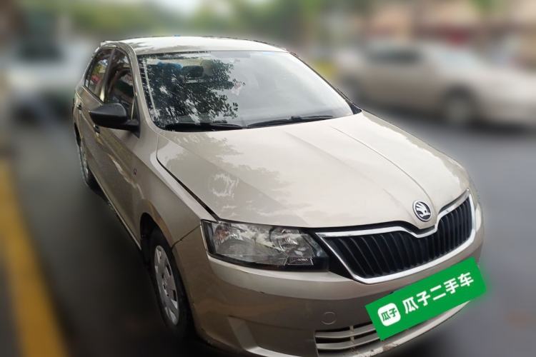 Used Skoda Rapid 2015 1.6L Automatic Enjoyment Selection Model Front Right 45 Deg