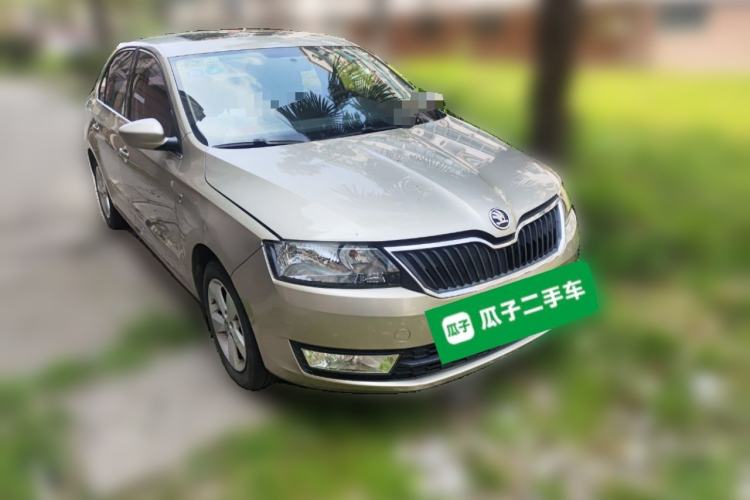 Used Skoda Rapid 2015 1.6L Automatic Smart Selection Model Front Right 45 Deg