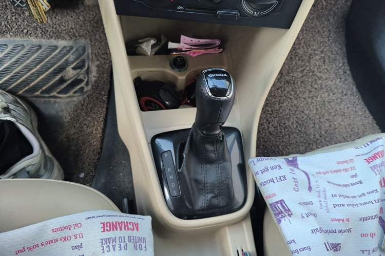 Used Skoda Rapid 2015 1.6L Automatic Smart Selection Model Gear Lever