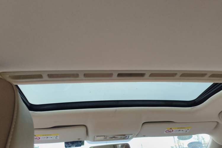 Used Skoda Rapid 2015 1.6L Manual Preferred Model Headliner