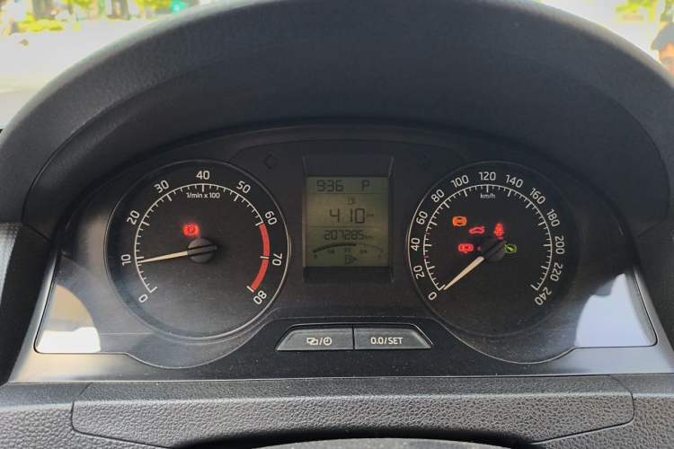 Used Skoda Rapid 2015 1.6L Automatic Smart Selection Model Instrument Cluster
