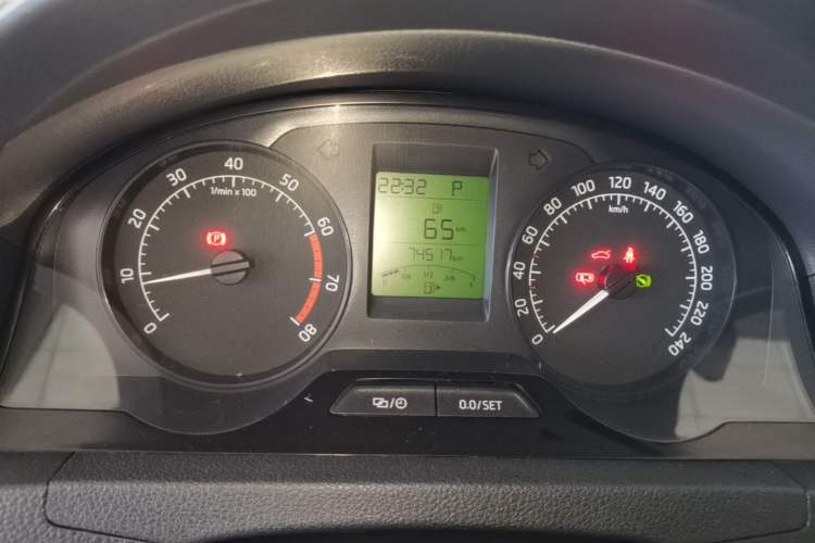 Used Skoda Rapid 2015 1.6L Automatic Smart Selection Model Instrument Cluster