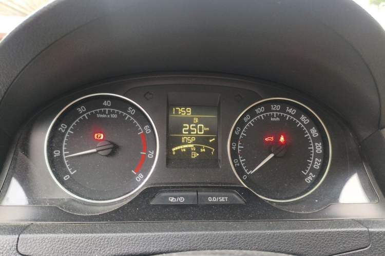 Used Skoda Rapid 2015 1.6L Manual Preferred Model Instrument Cluster