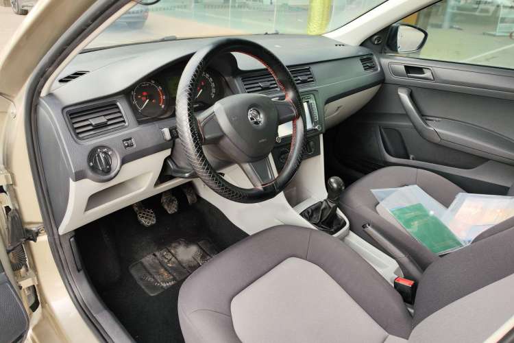 Used Skoda Rapid 2015 1.4L Manual Enjoyment Model Interior 1