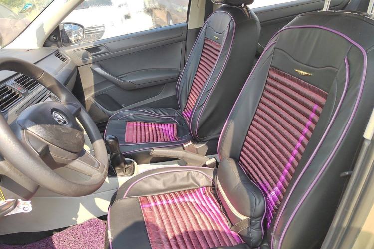 Used Skoda Rapid 2015 1.6L Manual Le Xuan Model Interior 2