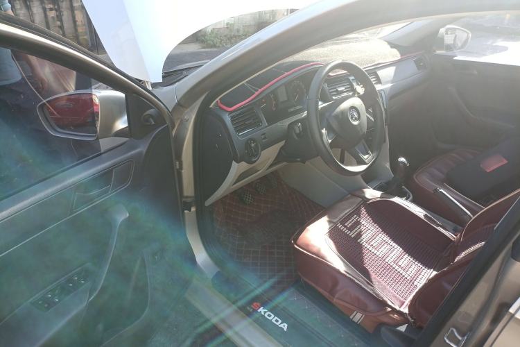 Used Skoda Rapid 2015 1.4L Manual Enjoyment Model Interior 3