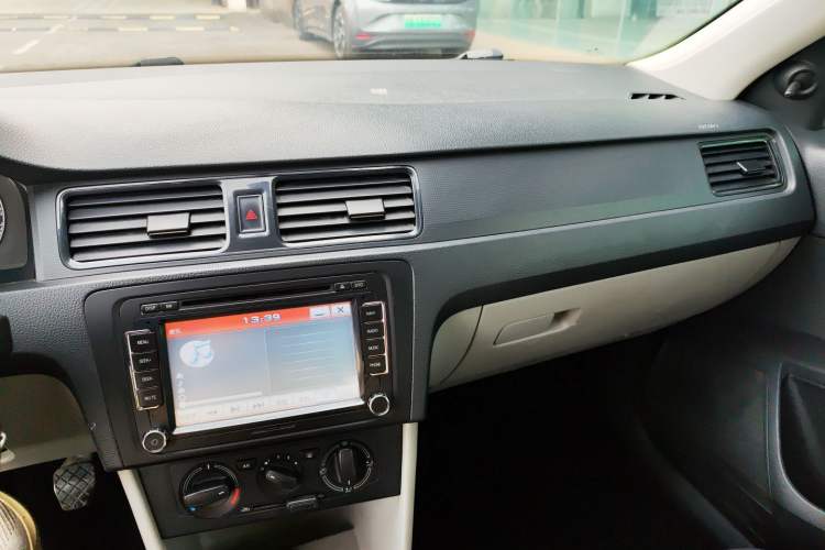 Used Skoda Rapid 2015 1.4L Manual Enjoyment Model Interior 6