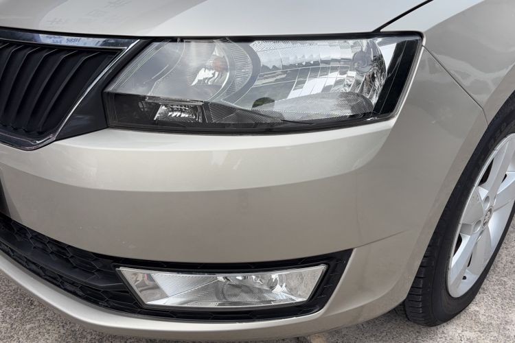 Used Skoda Rapid 2015 1.6L Automatic Smart Selection Model Left Front Headlight