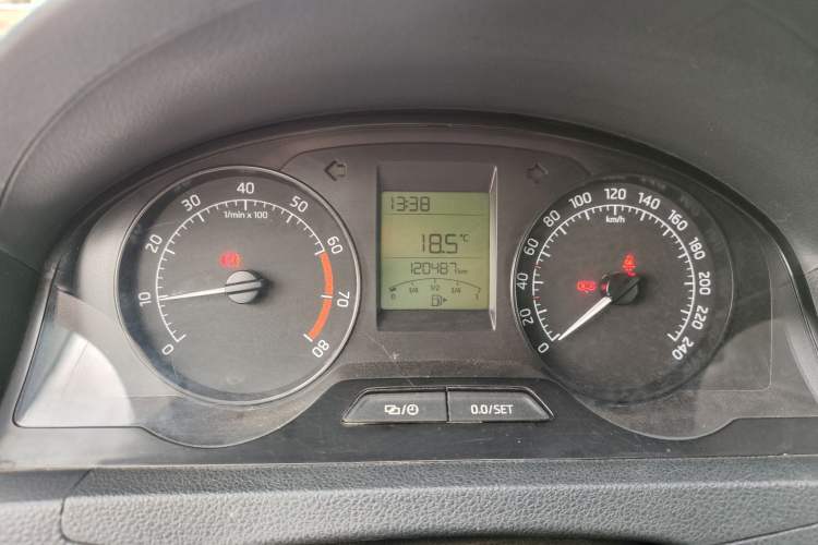 Used Skoda Rapid 2015 1.4L Manual Enjoyment Model Odometer Close Up