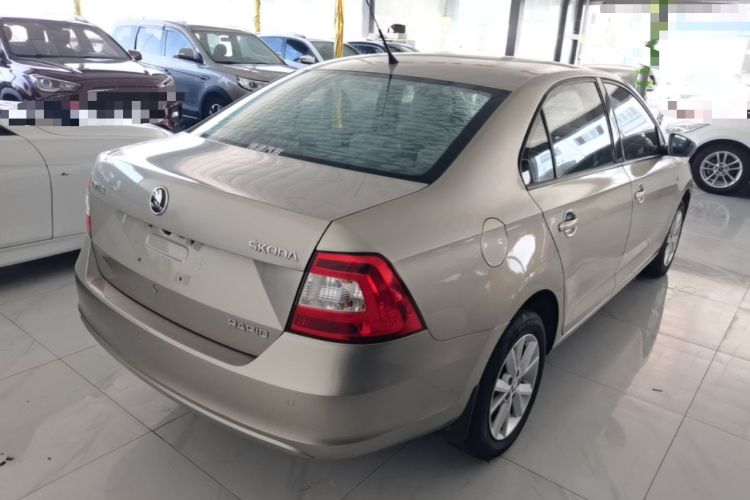 Used Skoda Rapid 2015 1.6L Automatic Smart Selection Model Rear Right 45 Deg