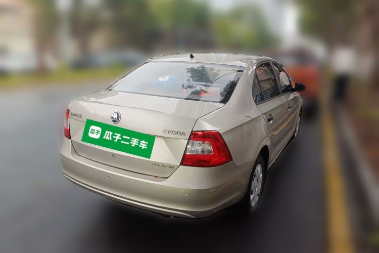 Used Skoda Rapid 2015 1.6L Automatic Enjoyment Selection Model Rear Right 45 Deg