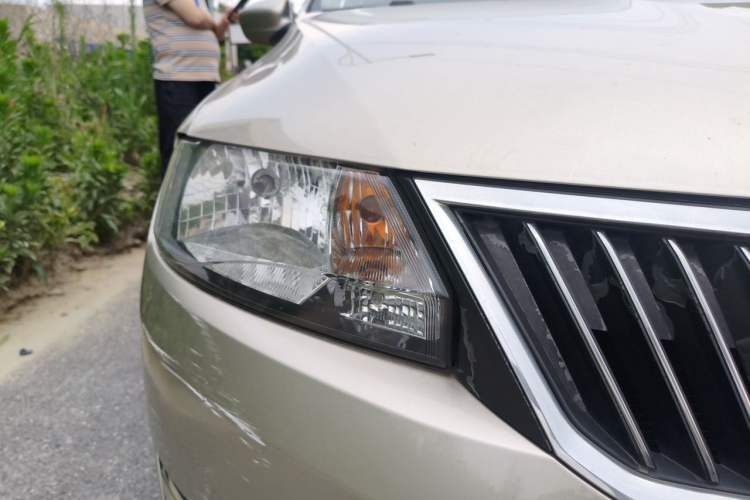 Used Skoda Rapid 2015 1.6L Manual Preferred Model Right Front Headlight