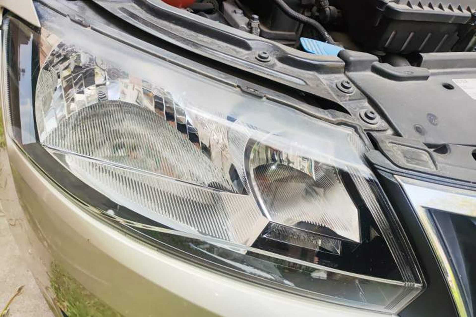 Used Skoda Rapid 2015 1.6L Automatic Smart Selection Model Right Front Headlight
