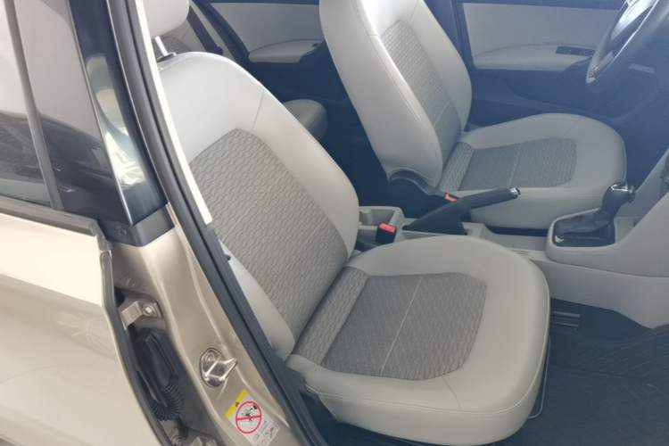 Used Skoda Rapid 2015 1.6L Automatic Smart Selection Model Right Front Seat