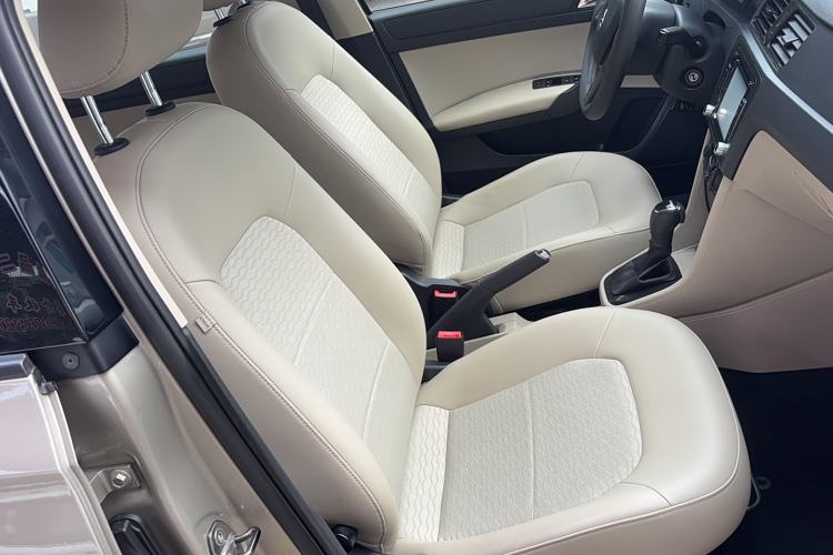 Used Skoda Rapid 2015 1.6L Automatic Smart Selection Model Right Front Seat
