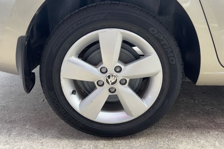 Used Skoda Rapid 2015 1.6L Automatic Smart Selection Model Right Rear Wheel Hub