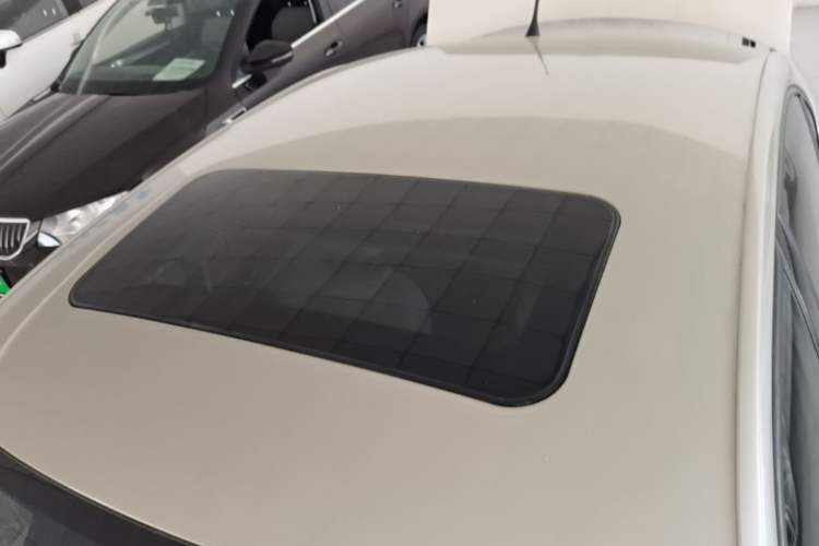 Used Skoda Rapid 2015 1.6L Automatic Smart Selection Model Roof